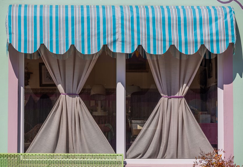 choosing color for curtains note four words
